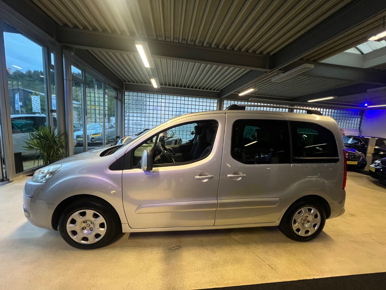 Fahrzeugabbildung Peugeot Partner Tepee Family * 1.HAND *