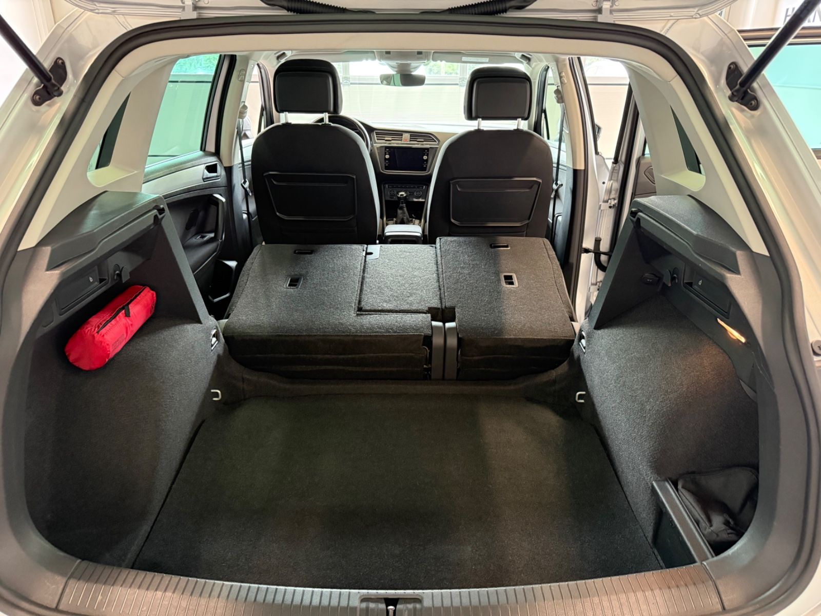 Fahrzeugabbildung Volkswagen Tiguan Comfortline Standheizung, Allwetterreifen