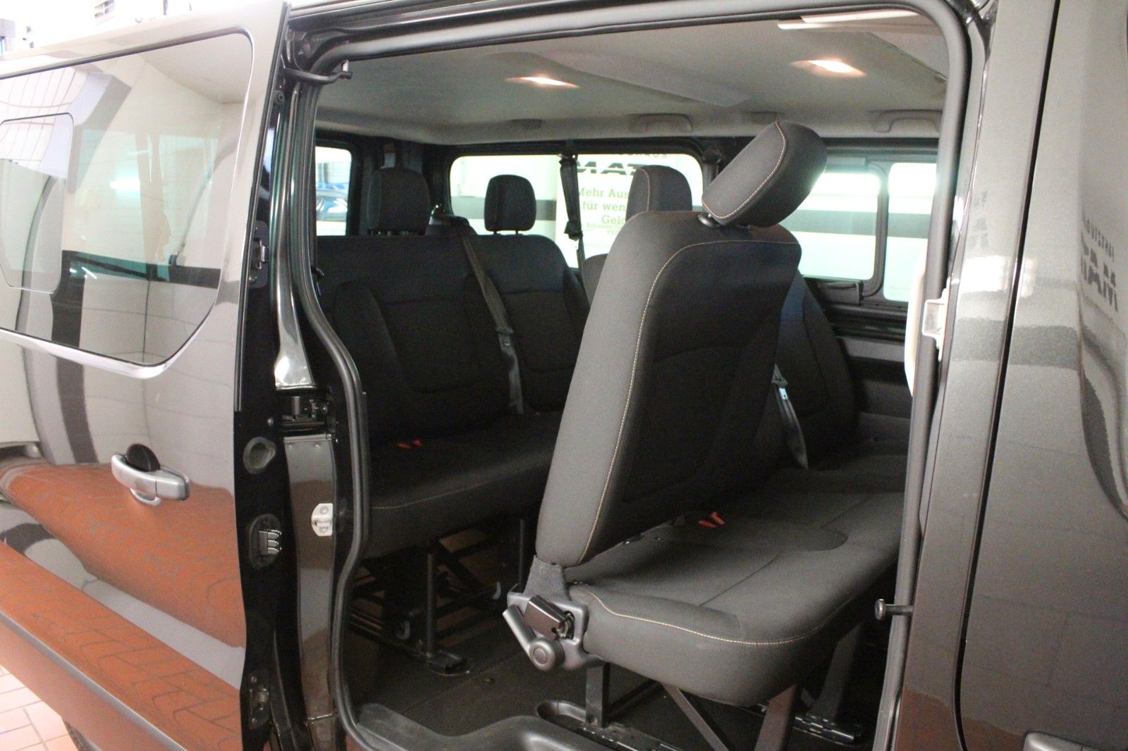 Fahrzeugabbildung Renault Trafic Grand dCi 145 Passenger *Navi*AHK*