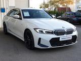 BMW 330d xDrive Aut M Sportpaket LCI Navi Leder LED - BMW 330 mit Diesel-Antrieb: Alcantara, Limousine
