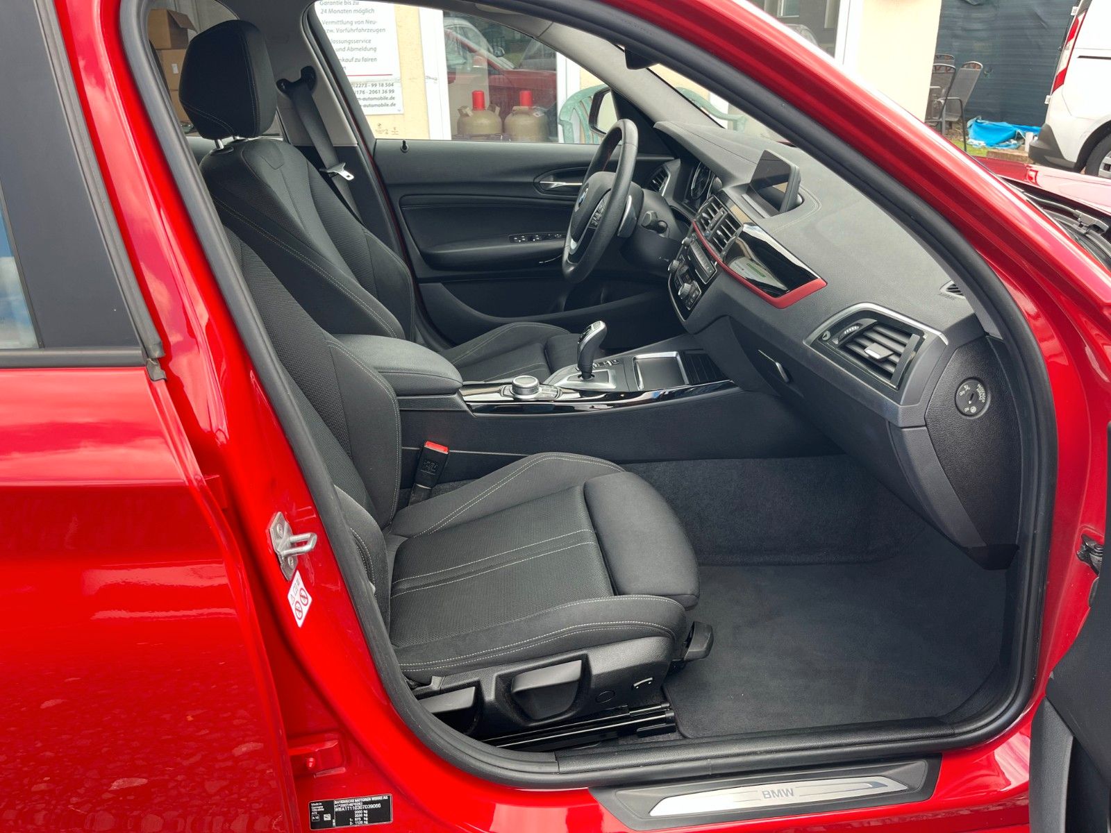 Fahrzeugabbildung BMW 120d xDrive SPORT LINE Sport-Aut Navi LED Kamera