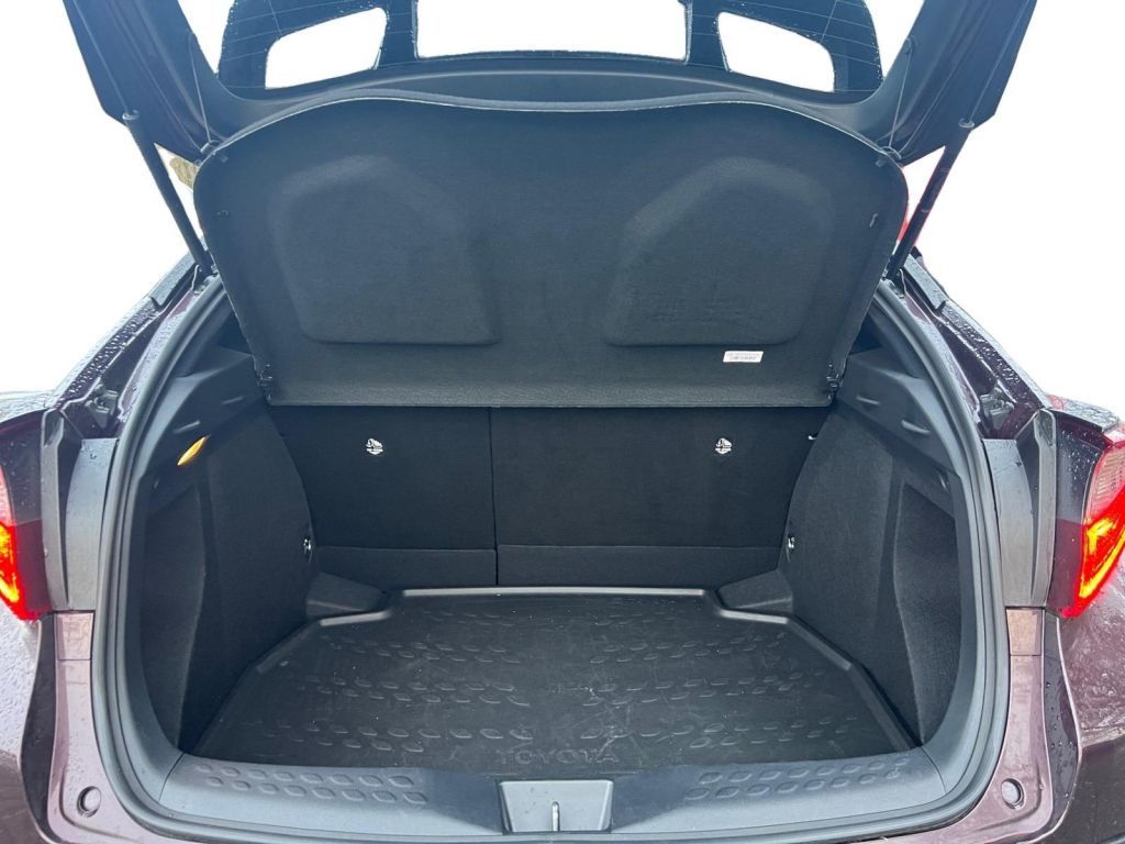 Fahrzeugabbildung Toyota C-HR Hybrid Team Deutschland