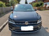 Volkswagen Tiguan 2.0 TSI 132kW DSG 4MOTION Highline Hi... - : Schwarz, Massagesitze, Geländewagen
