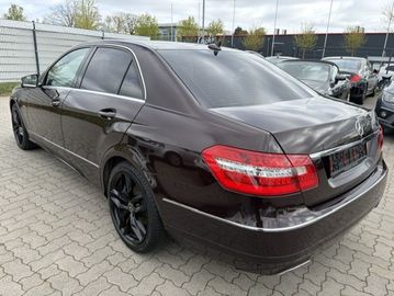 Mercedes E 220 - 5