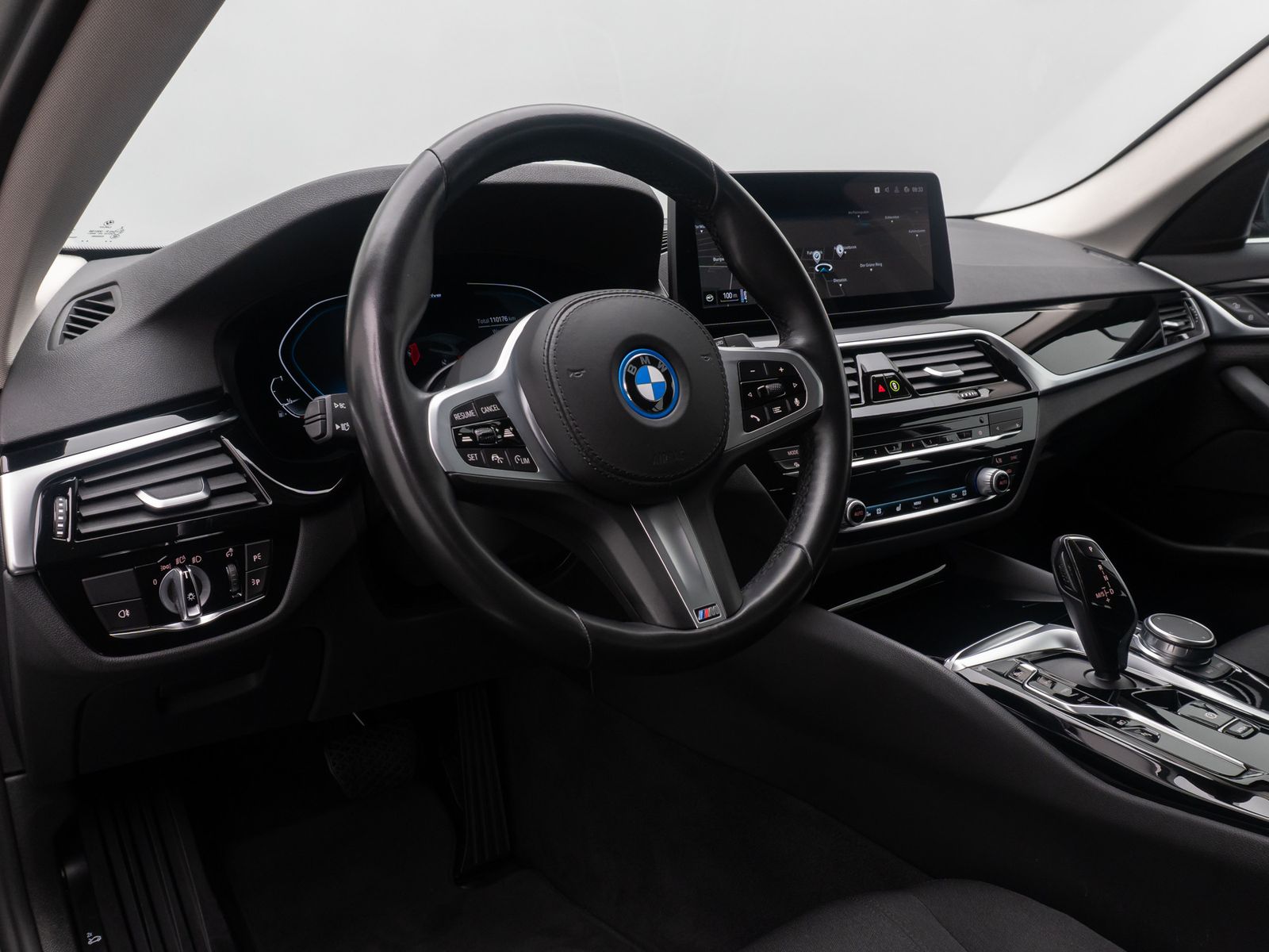 Fahrzeugabbildung BMW 530e Alarm Stop&Go Kamera DAB MSport Parkassist