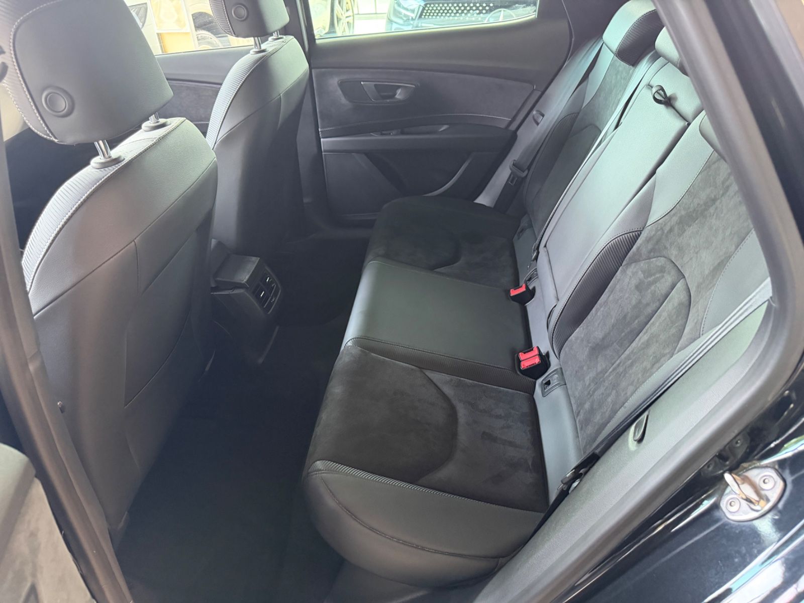 Fahrzeugabbildung SEAT Leon Cupra 300 * Schalter * 1.Hand*