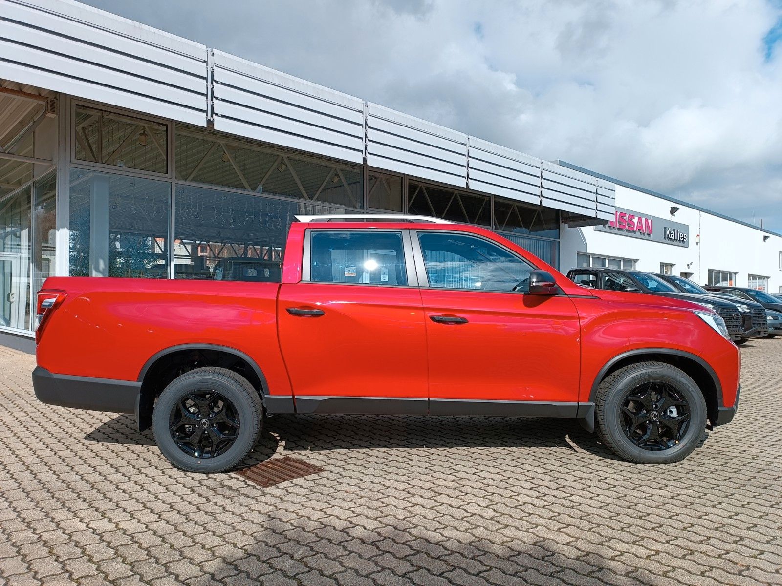 Fahrzeugabbildung Ssangyong Musso Grand 2.2d AT 4x4 BLACK LEDER+XENON+SD+AHK