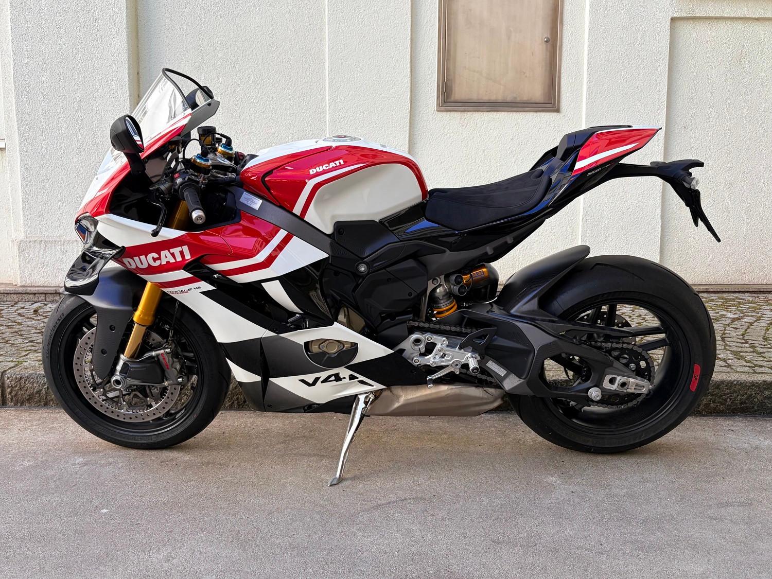 Ducati Panigale V4 Tricolore