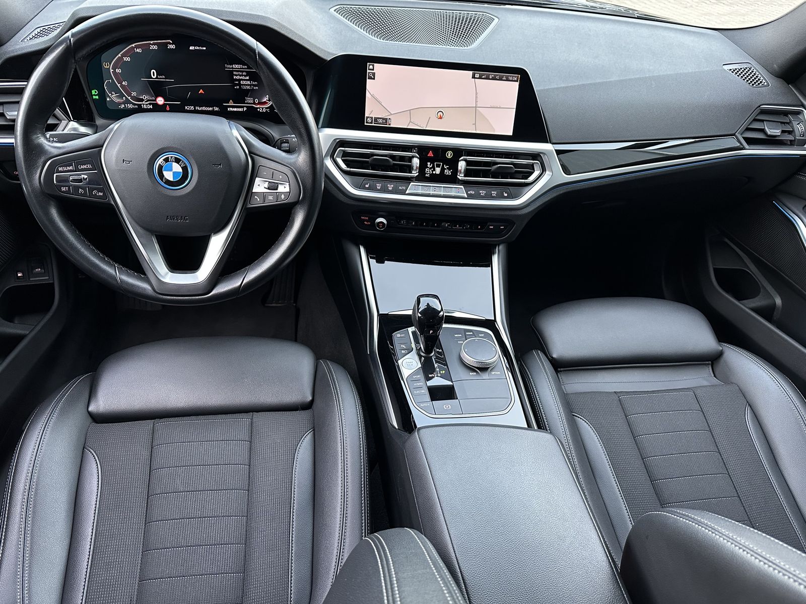 Fahrzeugabbildung BMW 330e Touring Sport-Line NAV+LED+18ZO+ALARM+SHZ