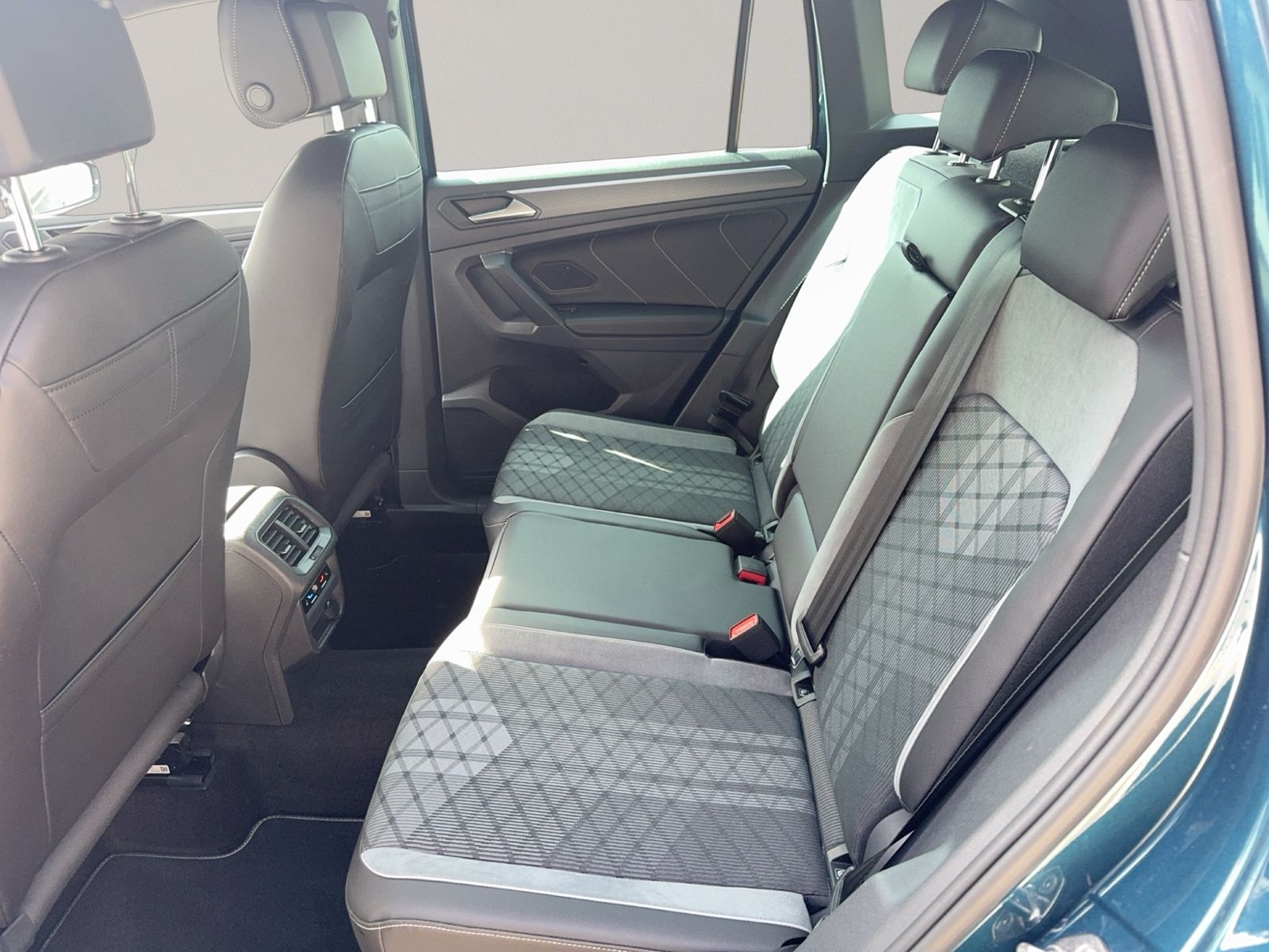 Tiguan R-Line 2.0 TSI 4MOTION, AHK, IQ Drive, Sp
