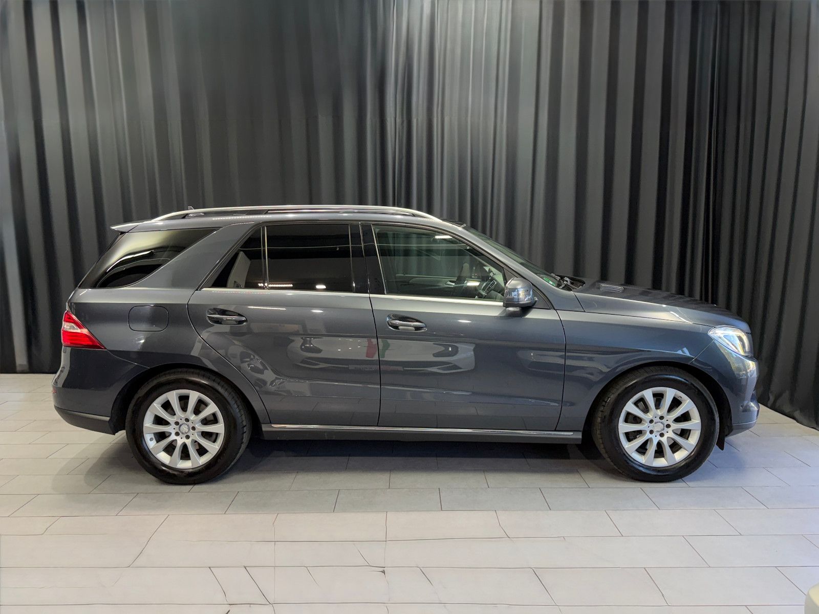 Fahrzeugabbildung Mercedes-Benz ML 350 4Matic |AHK|LUFT|PANO|U-FREI