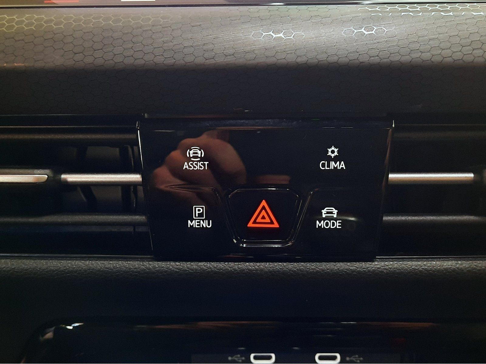 Fahrzeugabbildung Volkswagen Golf GTI *LED*PDC*Sitzhzg*App*ACC*DAB*LaneAssist