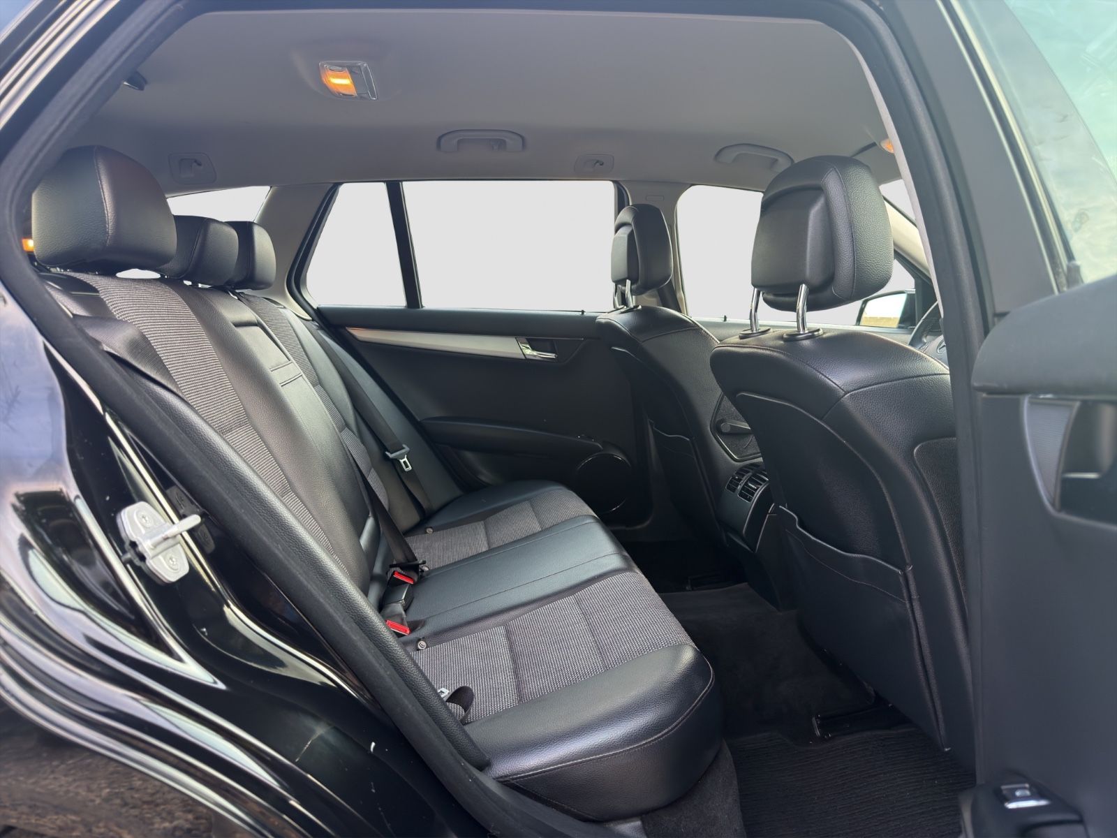 Fahrzeugabbildung Mercedes-Benz C 180 T BlueEfficiency/Klimaautom./PDC/