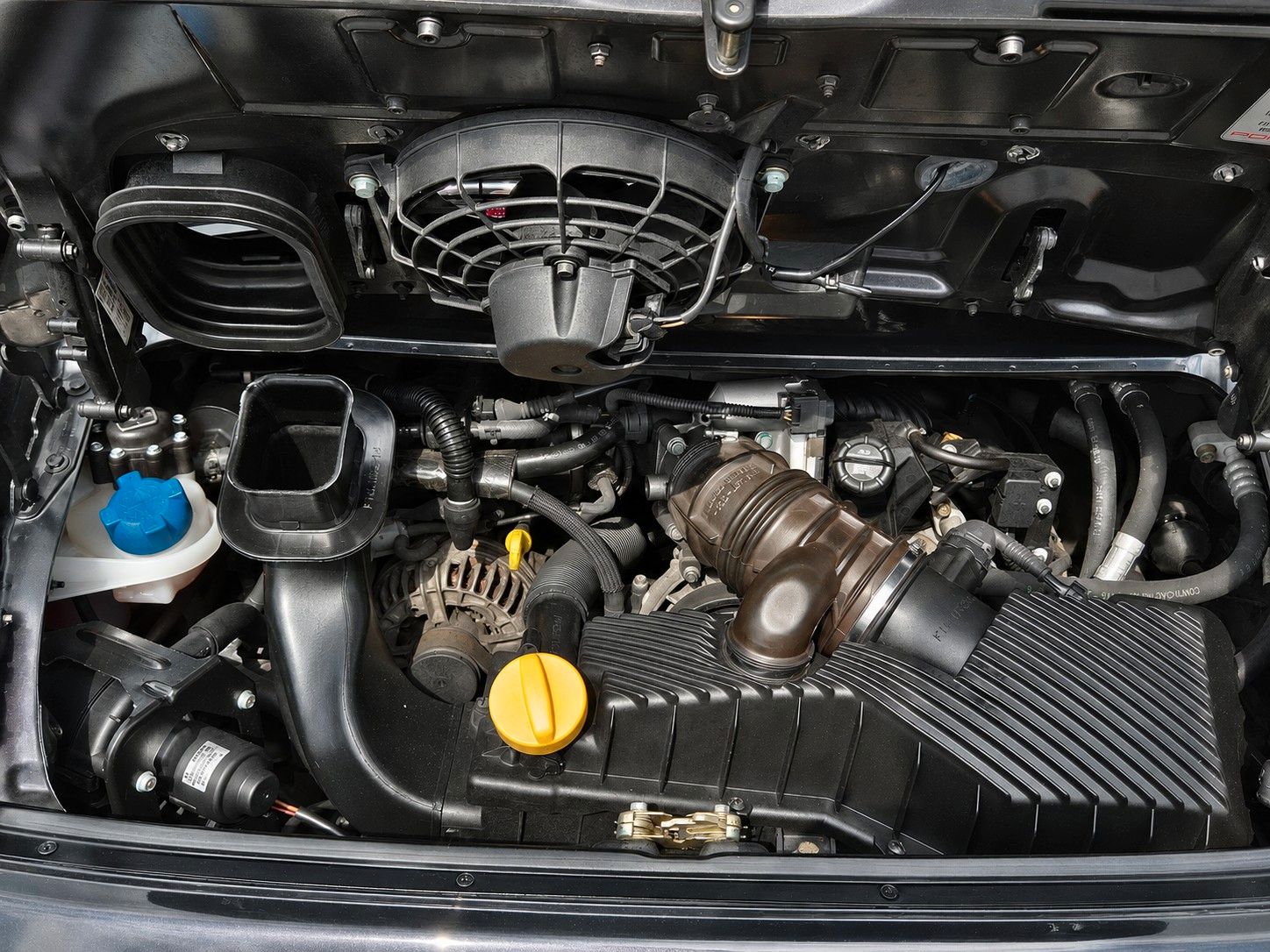 Fahrzeugabbildung Porsche 996 Carrera 4 /Nr. 358 von 911 Millennium/BRD/1A