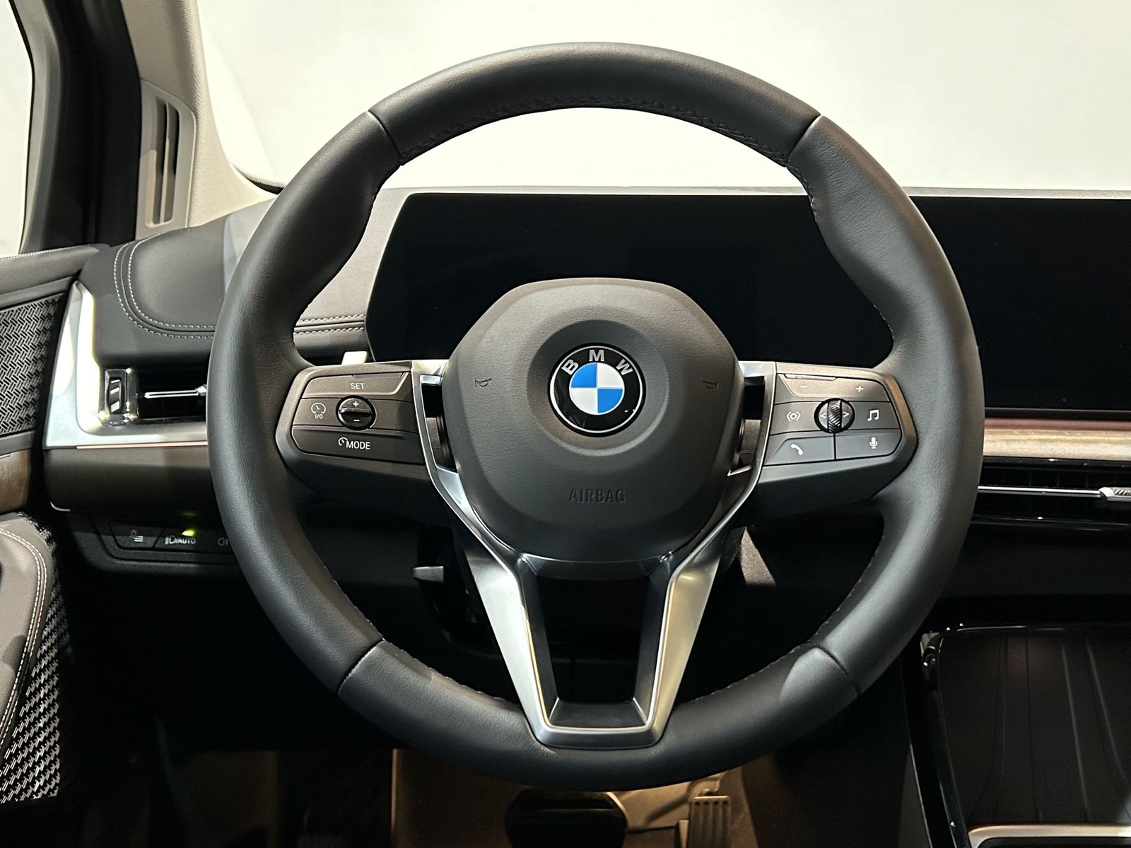 Fahrzeugabbildung BMW 218i PDC, Sportsitze, Anhängerkupplung DAB LED