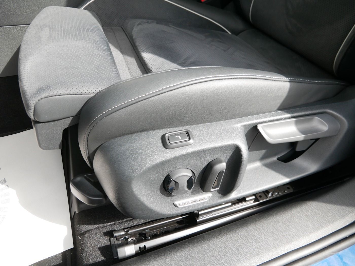 Fahrzeugabbildung Volkswagen Passat Variant 1.5 Business NEU57T Sthzg HUD DSG