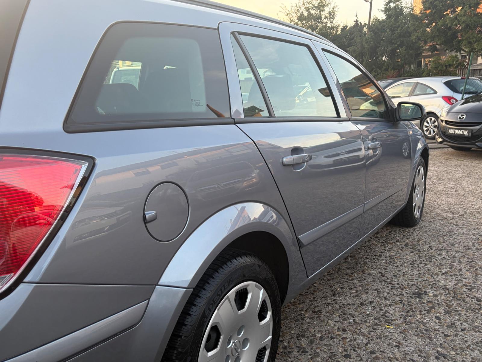 Opel Astra 2004 — photo 19