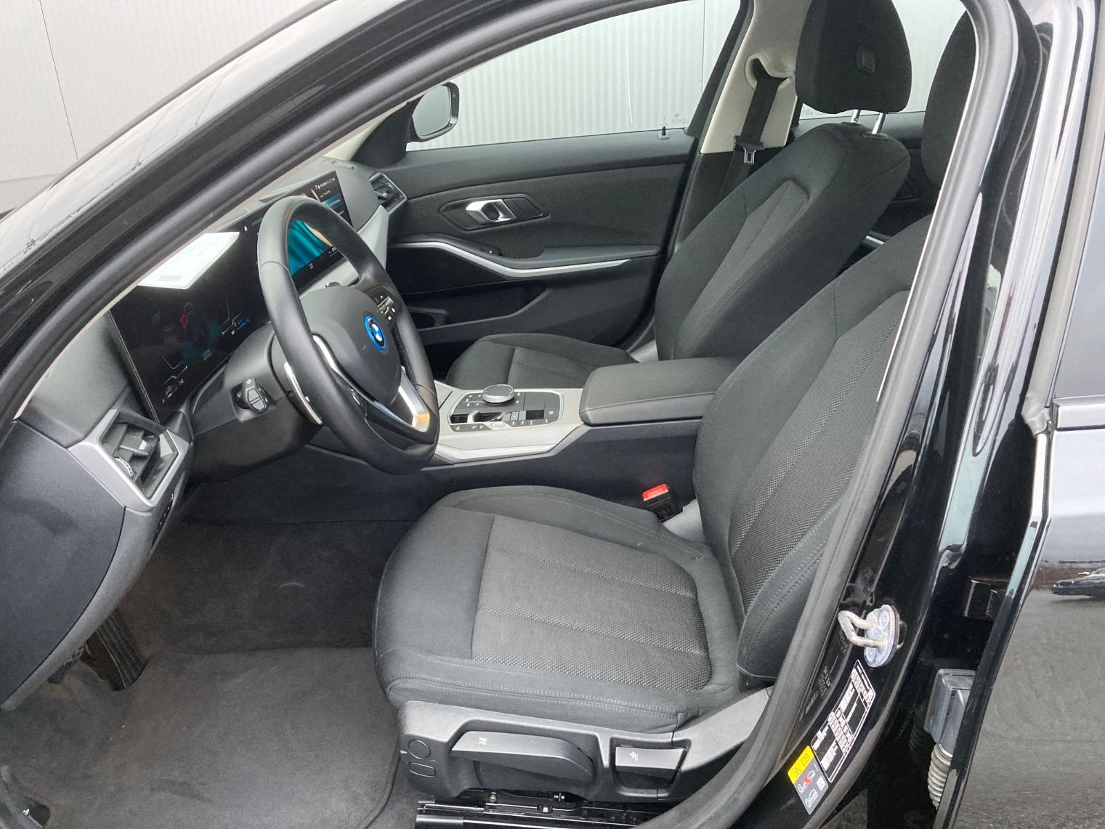 BMW 320e NAVI*PDC*DAB*LED*FACE-LIFT*** foto 6