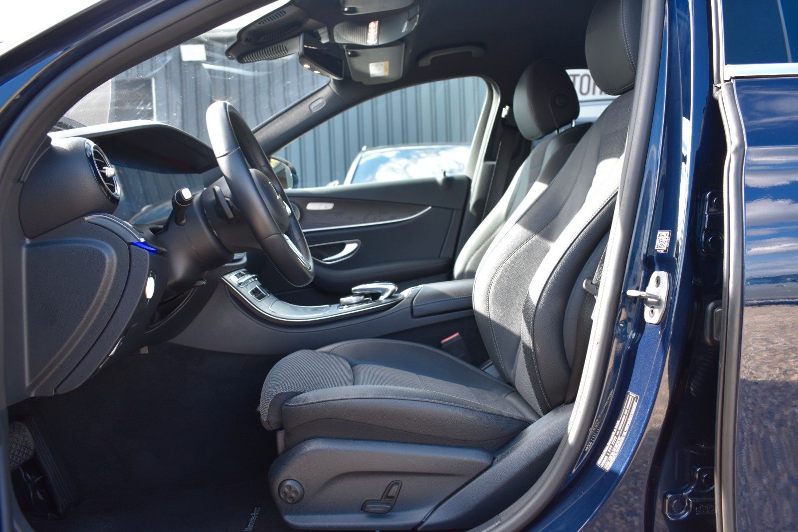 Fahrzeugabbildung Mercedes-Benz E 350d T-Modell HUD/BURMESTER/CARPLAY/LED/KAMERA