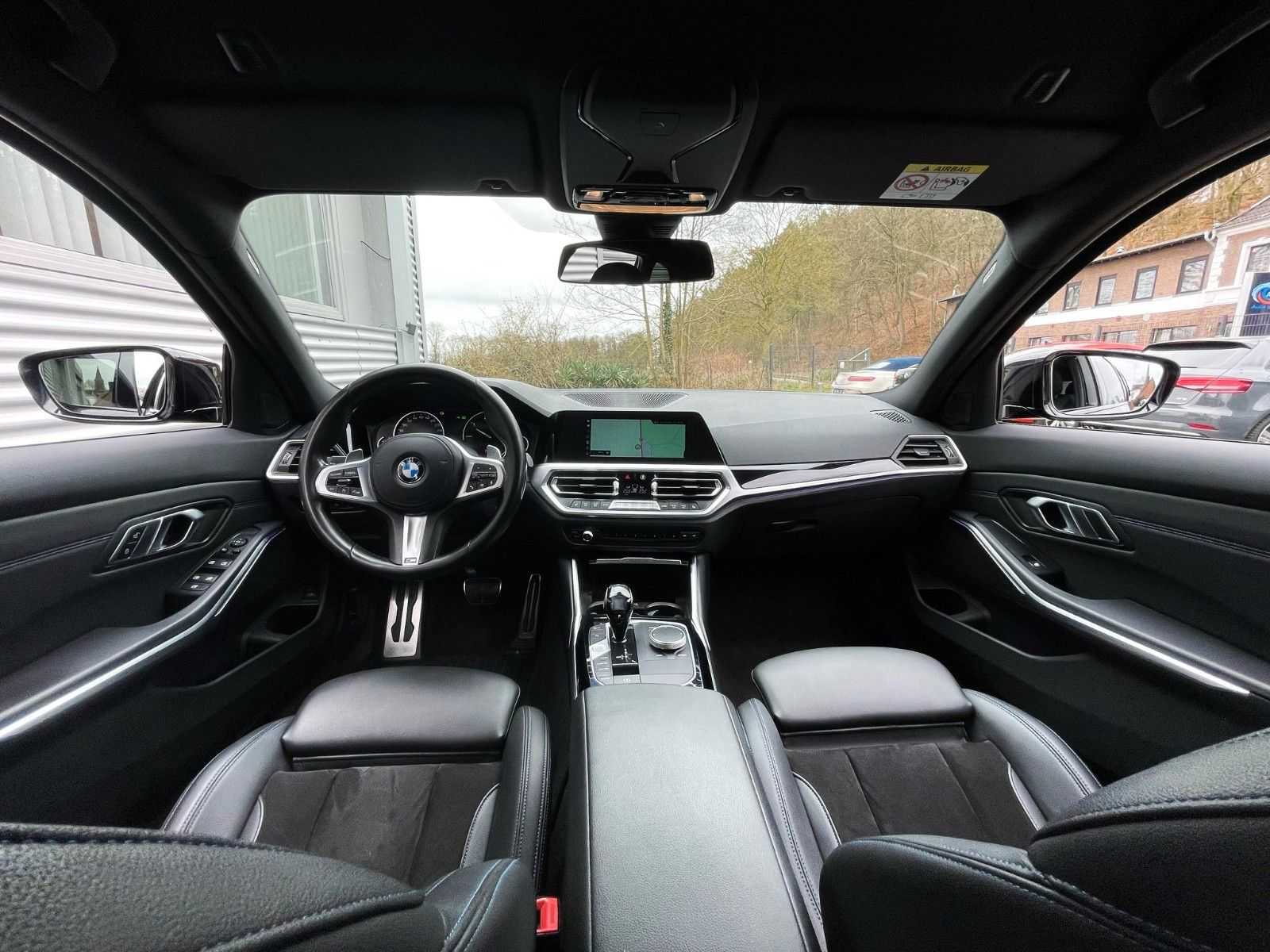 Fahrzeugabbildung BMW 320d M SPORT SAG tLEDER NAVI HiFi LIVE COCPIT+