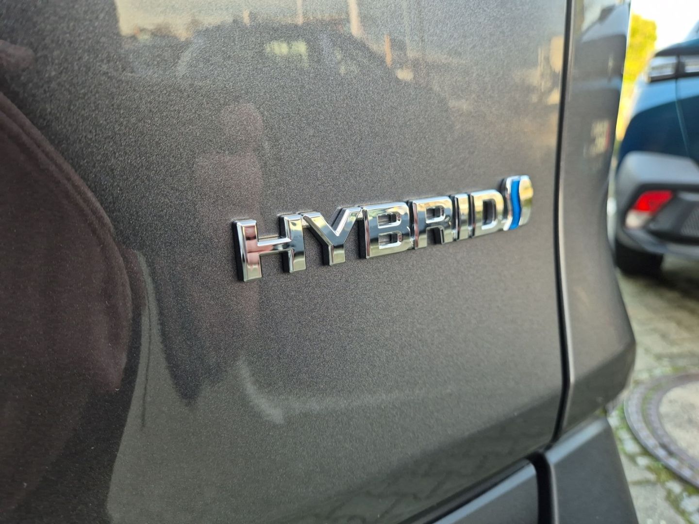 Fahrzeugabbildung Toyota RAV 4 4x2 Team D Hybrid 2.5 Navi LED ACC El. He