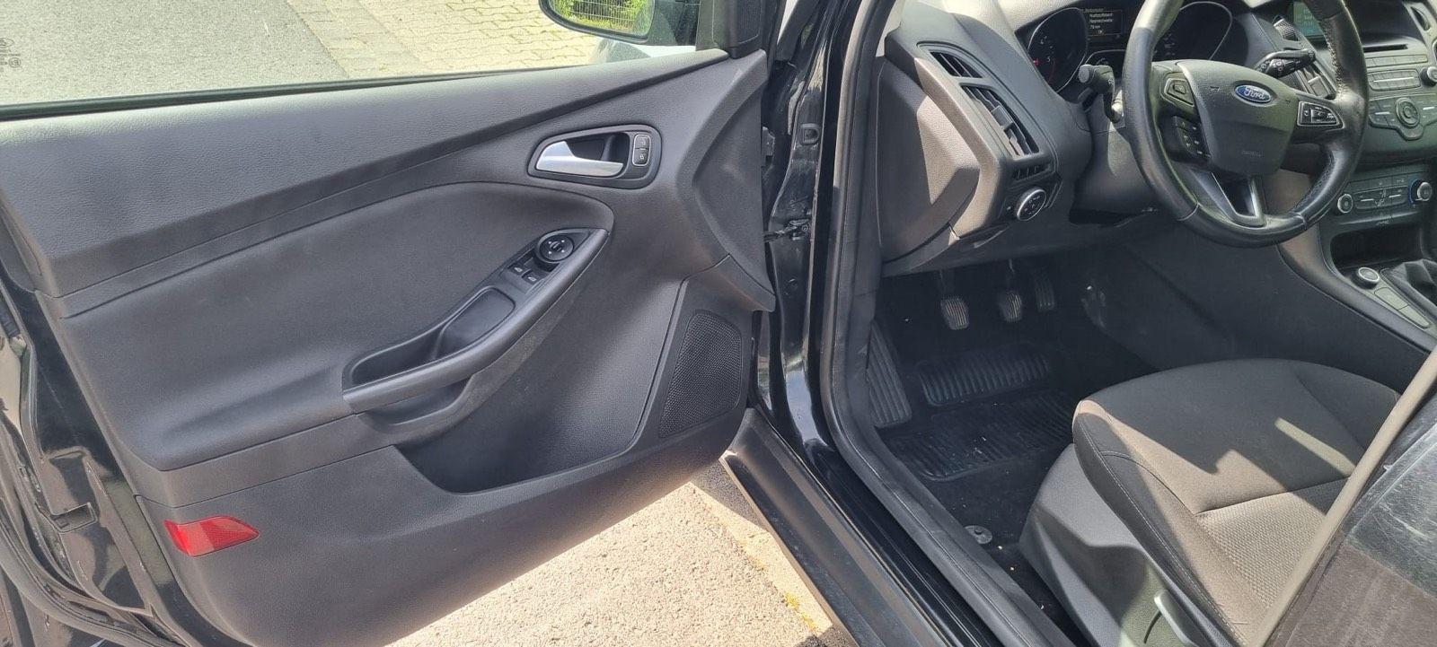Ford Focus 2015 — photo 9