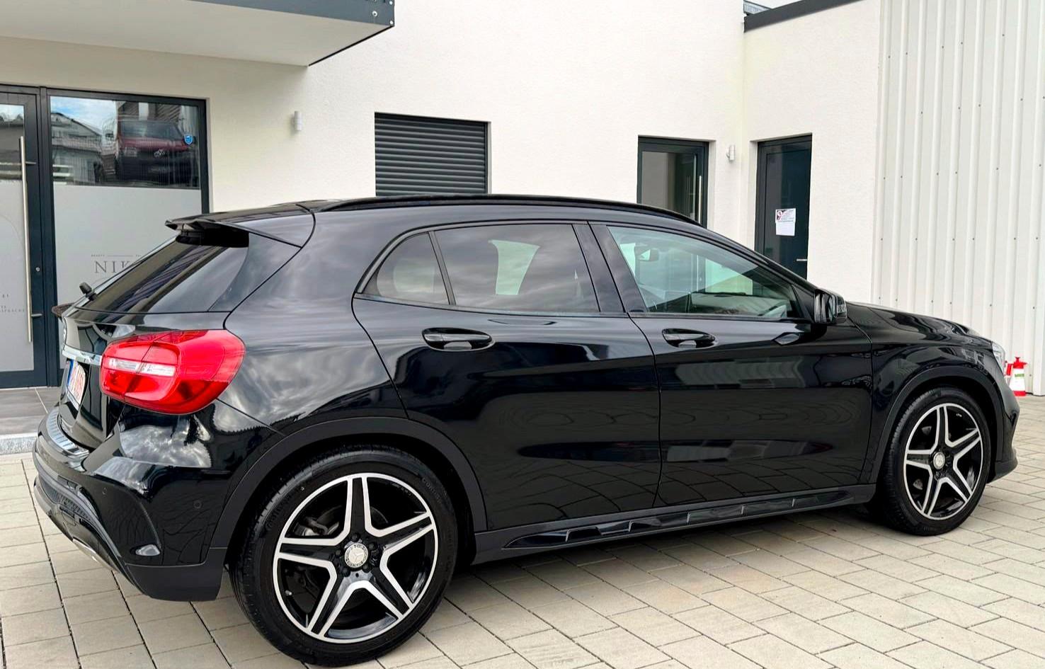 Mercedes-Benz GLA 180 A, erst 93500km, Bi-Xenon, AMG, el.GSD
