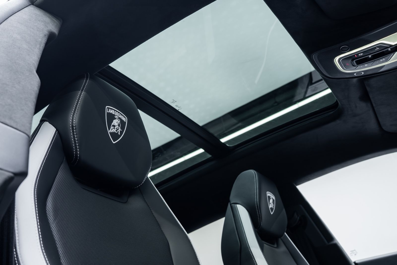 Fahrzeugabbildung Lamborghini Urus SE AKRAPOVIC/CARBON/PANO/B&O/FULL PPF