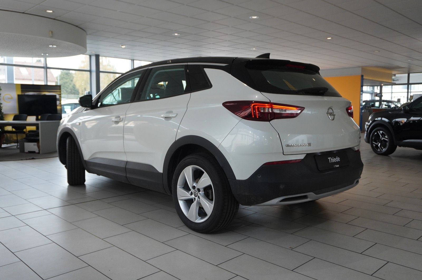 Fahrzeugabbildung Opel Grandland (X) 1.2T INNOV. NAVI/LED/KAMERA/PANO.