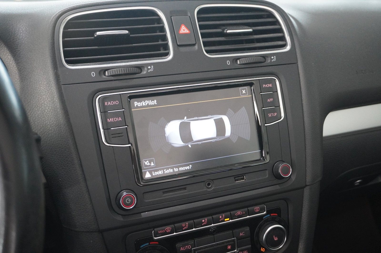 Fahrzeugabbildung Volkswagen Golf VI Cabriolet 1.2 TSI NAVI/SHZ/USB/PDC/TEMP.