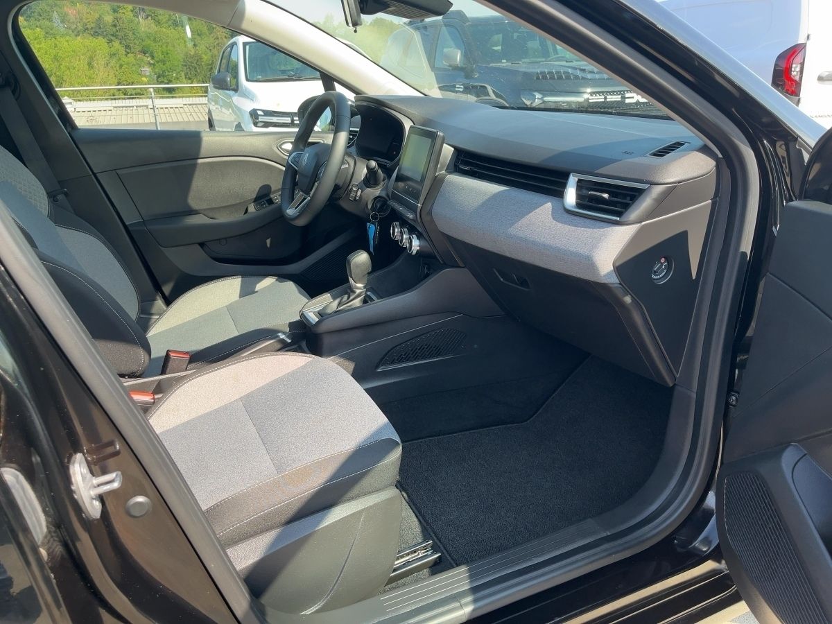 Fahrzeugabbildung Renault Clio Evolution Full Hybrid 145 SHZ - mit KI generiert/bearbeitet