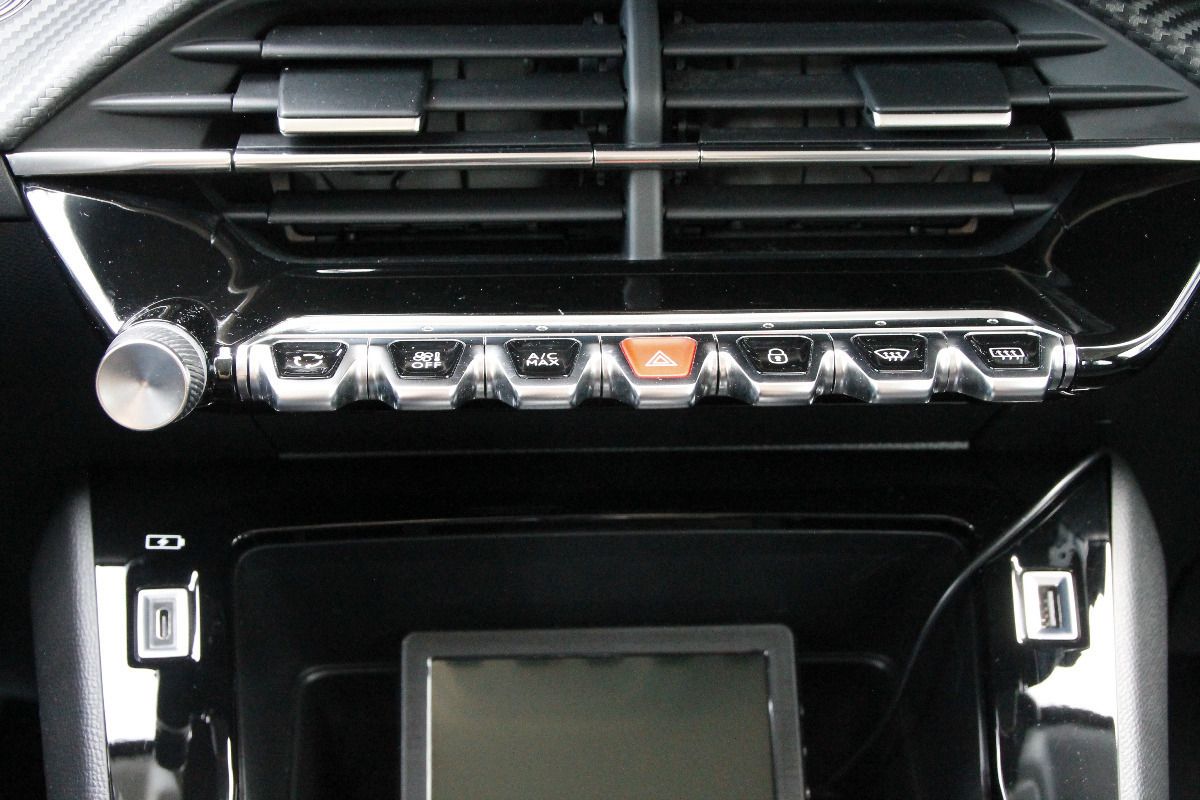 Fahrzeugabbildung Peugeot e-208 Active