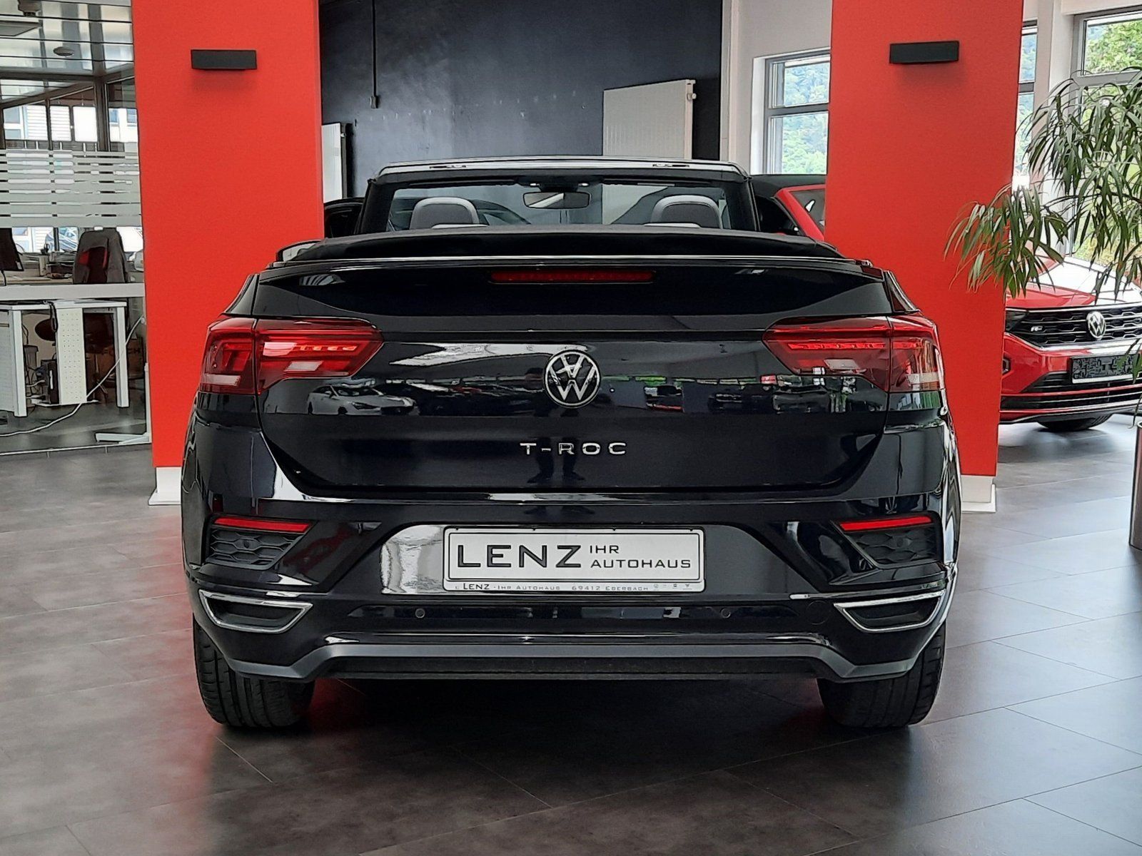 Fahrzeugabbildung Volkswagen T-Roc Cabrio R-Line Black&Style DSG*AHK*Navi*Cam