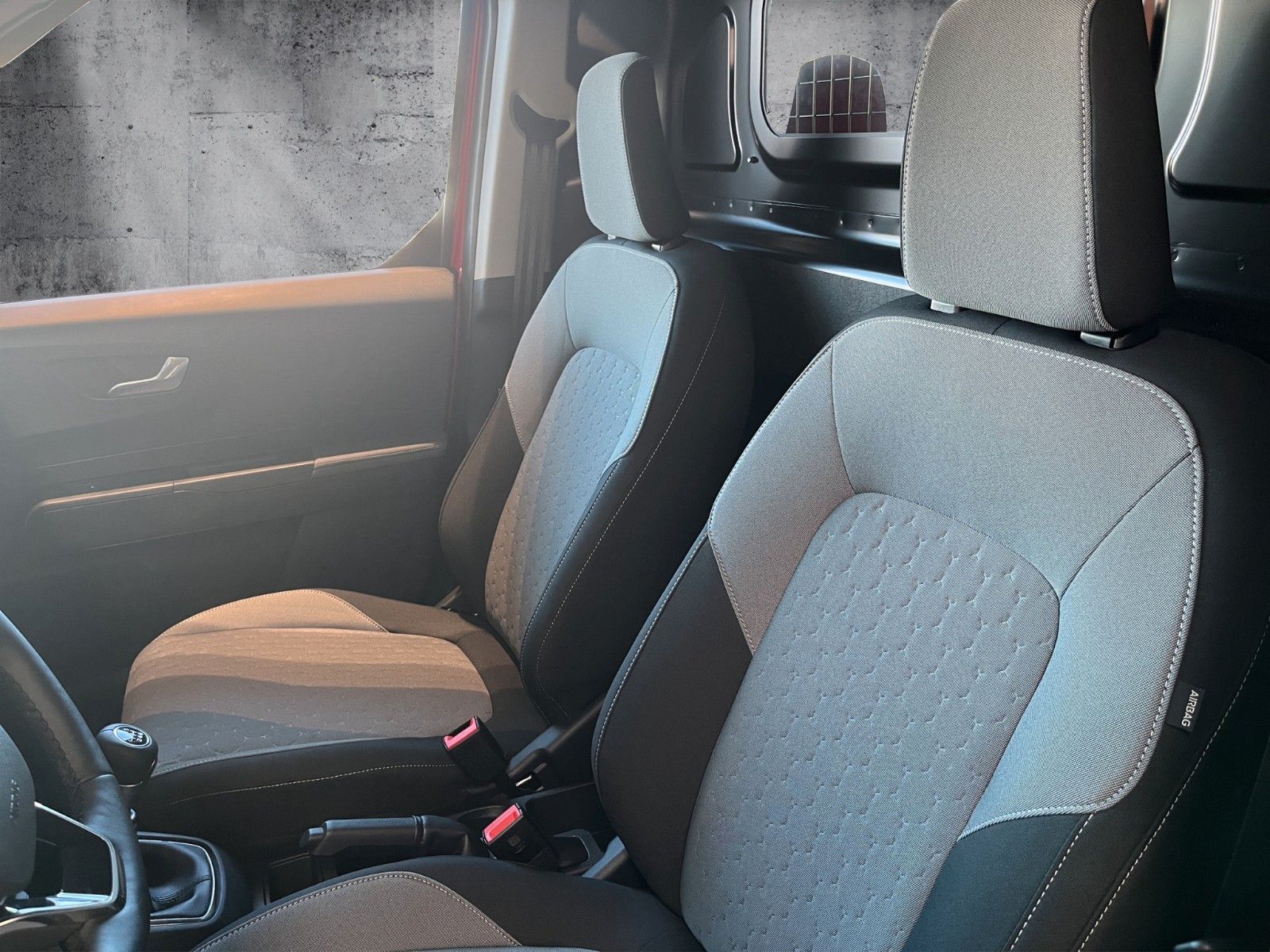 Fahrzeugabbildung Ford Transit Courier Limited