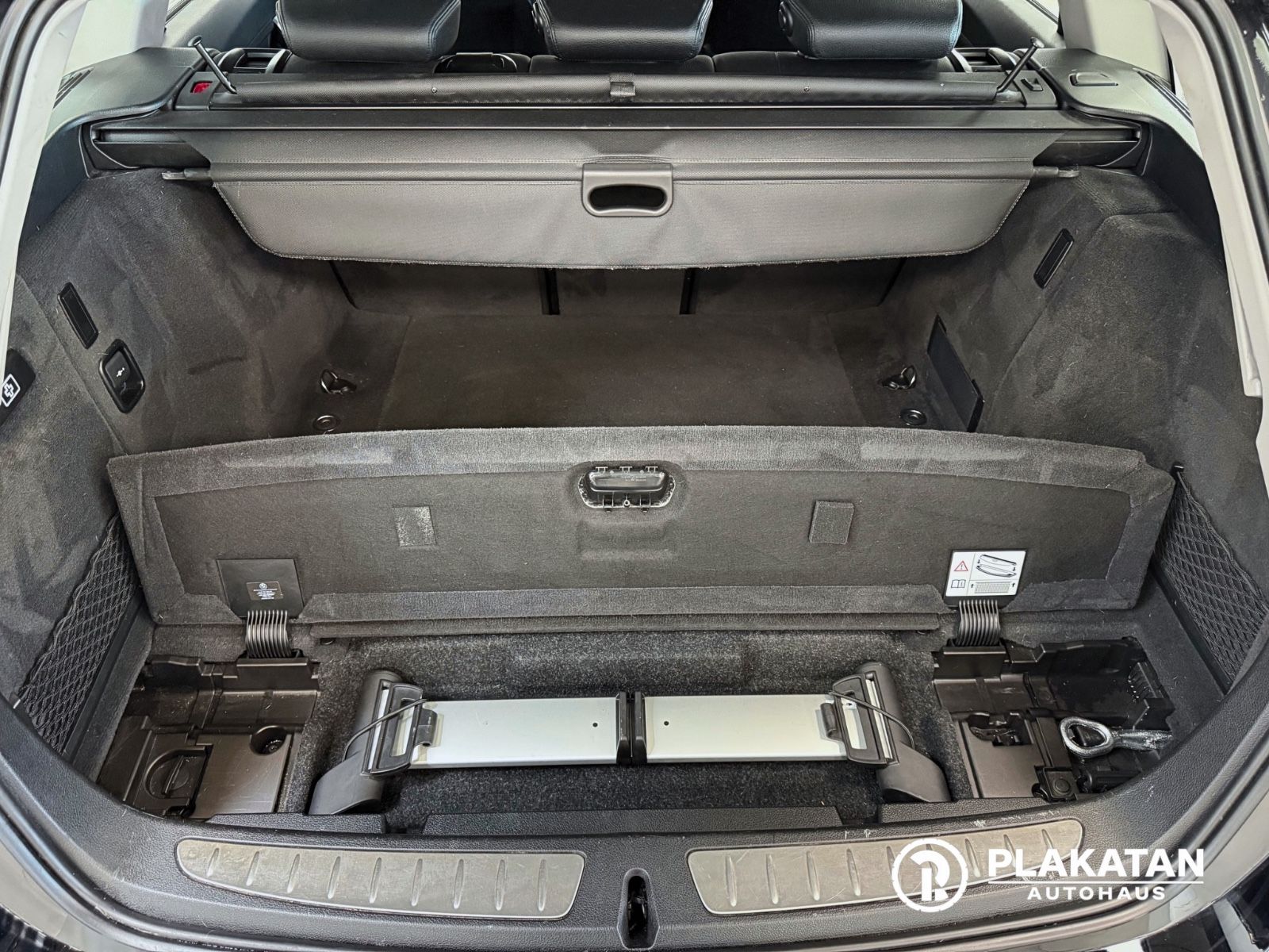 Fahrzeugabbildung BMW 318d Touring Leder Navi Bi-Xenon