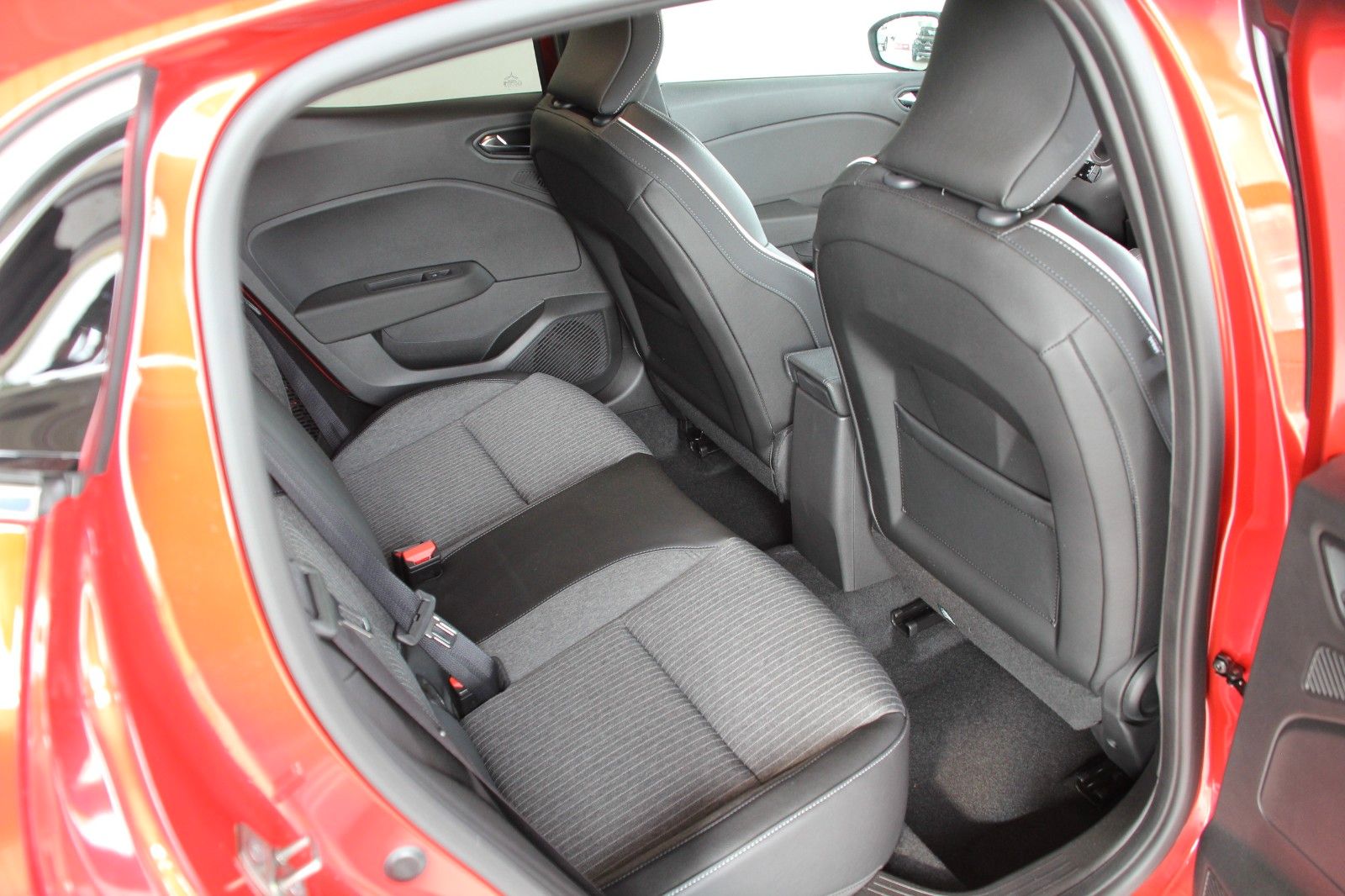 Fahrzeugabbildung Mitsubishi Colt 1.6 HEV Diamond/TOP