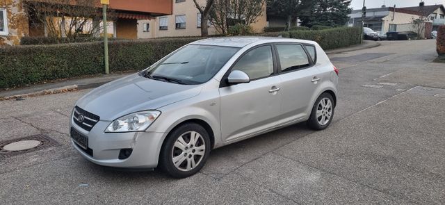 Kia cee'd / Ceed Klima AHK Tüv 8/25 Multifunktion