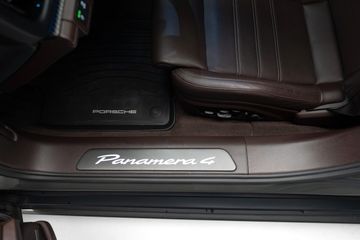 Porsche Panamera - 12