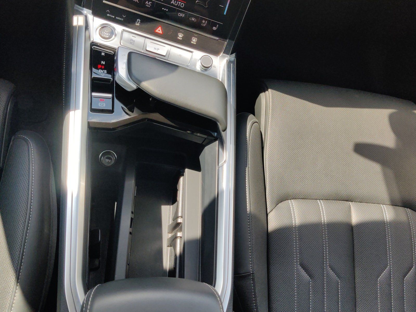 Fahrzeugabbildung Audi Q8 e-tron 55 quattro advanced 360,AHK,HUD,LED
