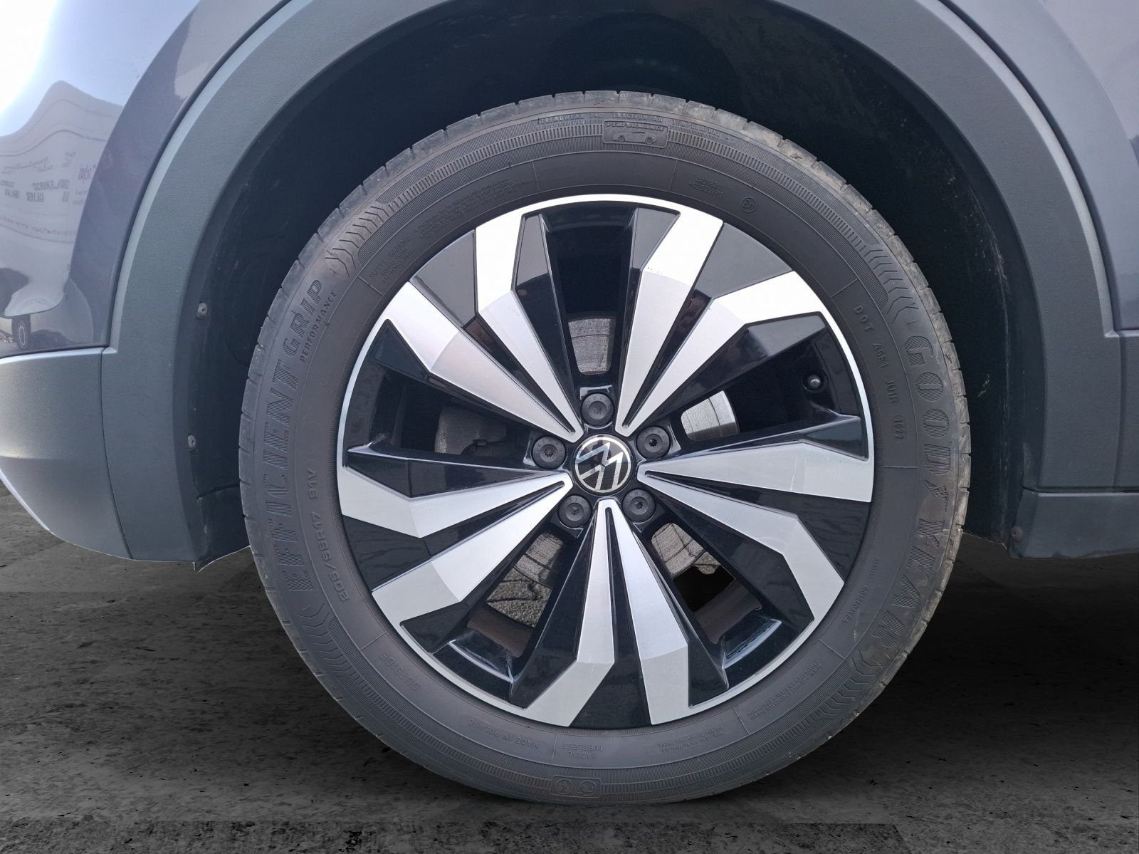 Fahrzeugabbildung Volkswagen T-Cross TSI Active DSG LED Navi AID ACC RFK SH 1