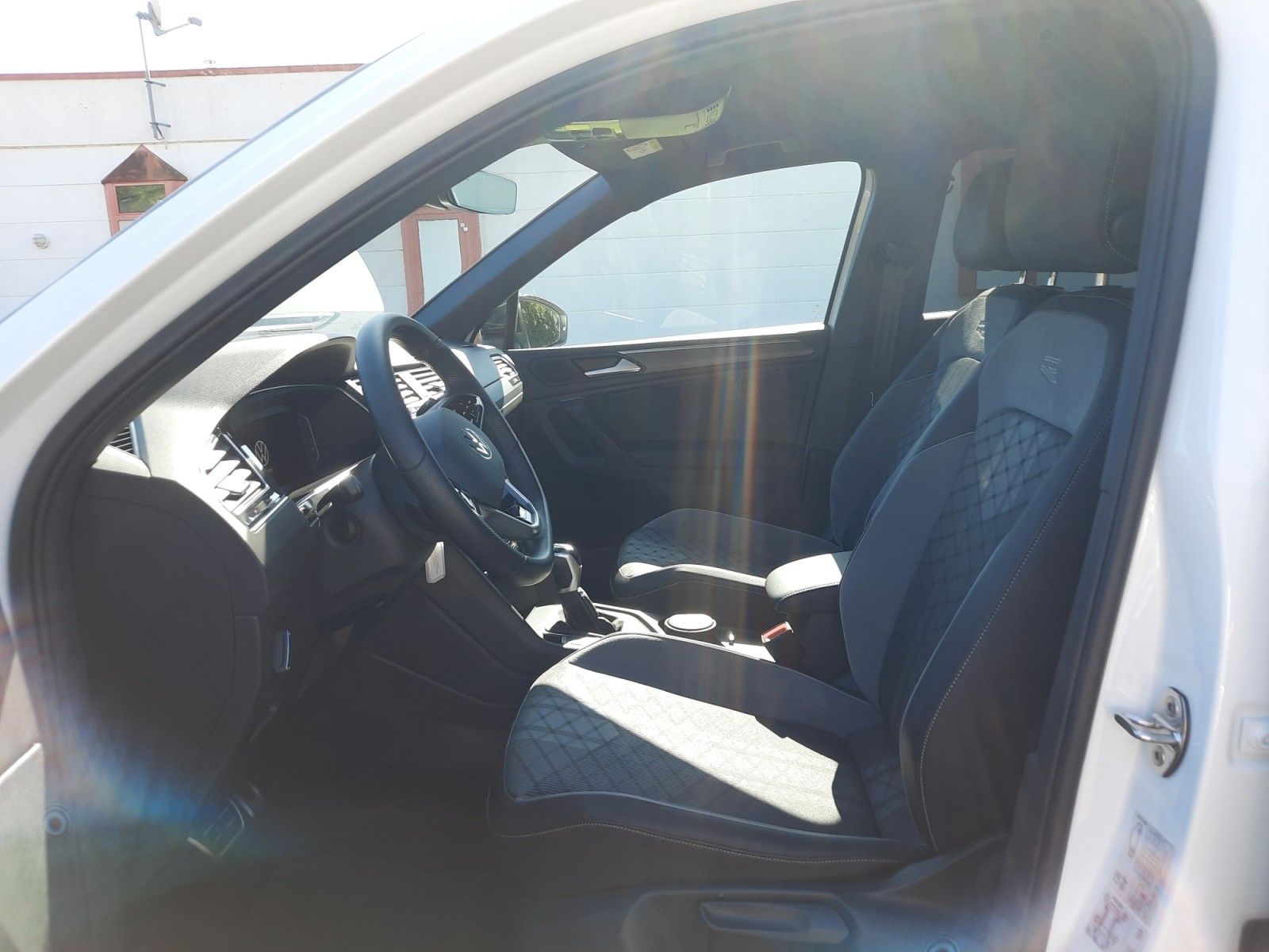 Tiguan R-Line 1,5 TSI DSG Matrix Navi AHK DCC