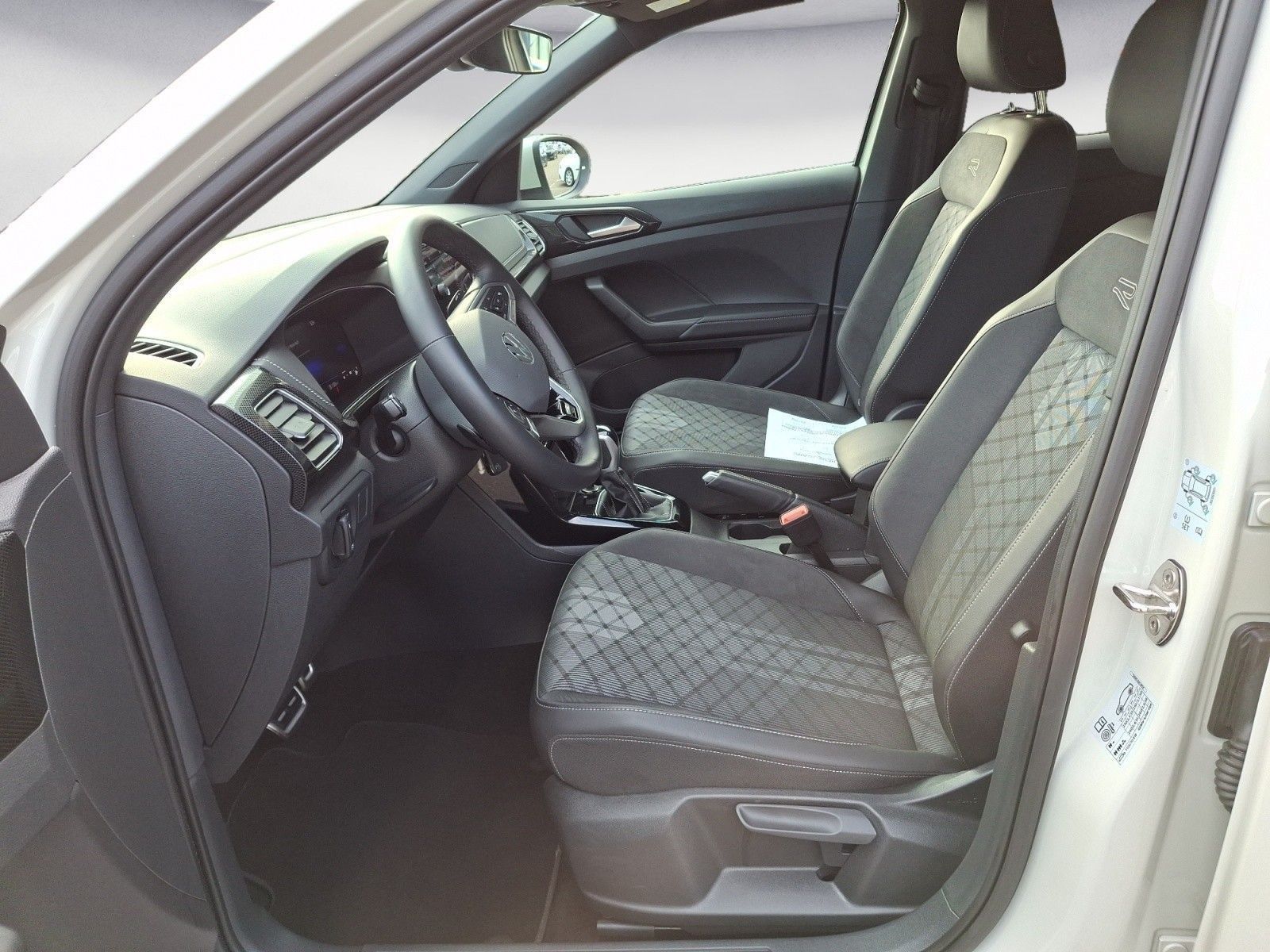 Volkswagen T-Cross - Bild 8