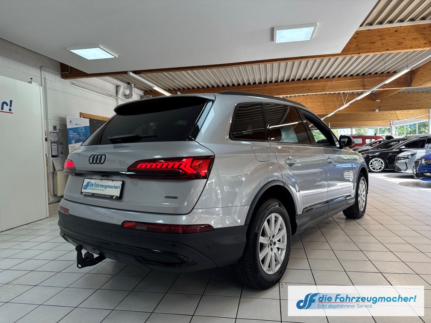 Fahrzeugabbildung Audi Q7 45 TDI quattro S-line Sportpaket LuftfeNiveau