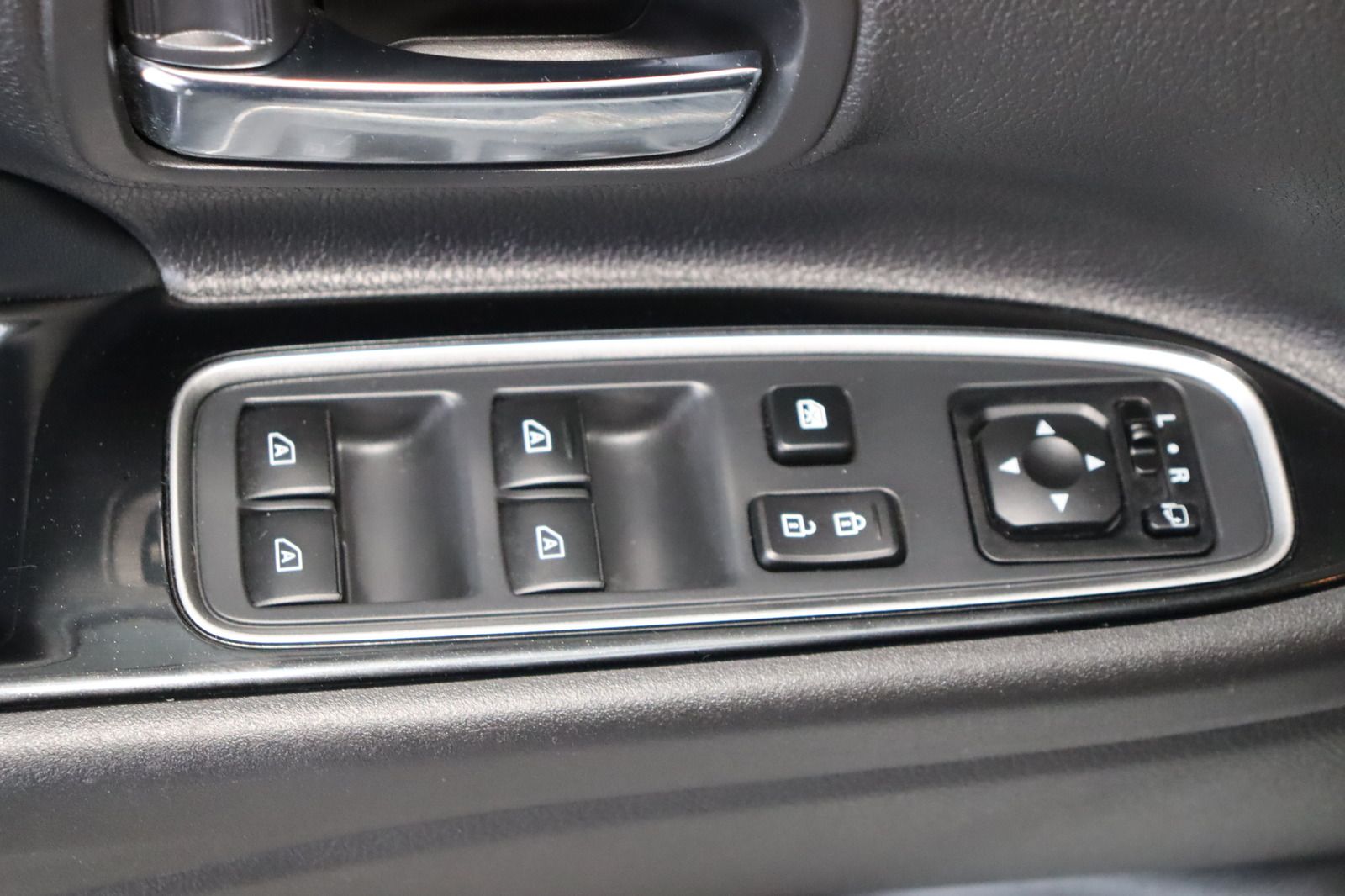 Fahrzeugabbildung Mitsubishi Outlander PHEV 2.4 Plus 4WD