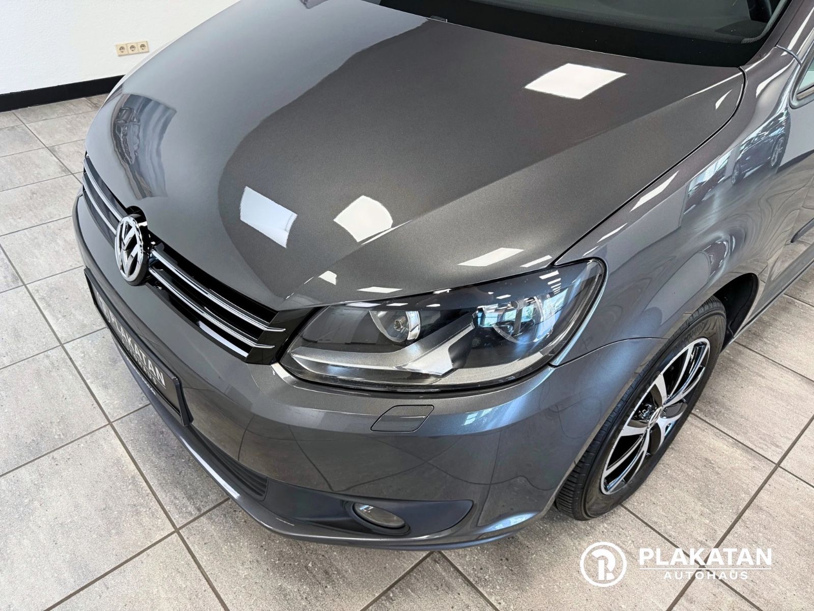 Fahrzeugabbildung Volkswagen Touran Zahnriemen Neu, Parksensoren, TÜV Neu,