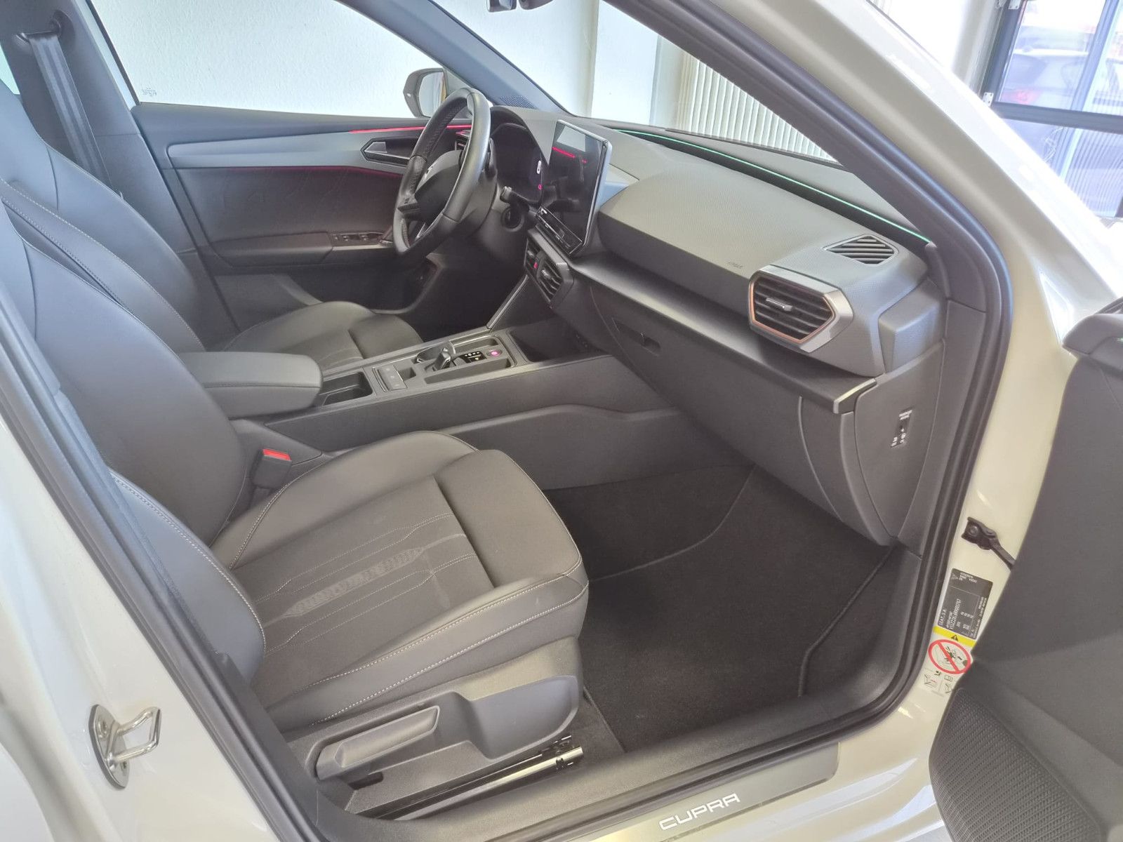 Fahrzeugabbildung CUPRA Leon VZ e-Hybrid / GEPFLEGT / NAVI / KAMERA