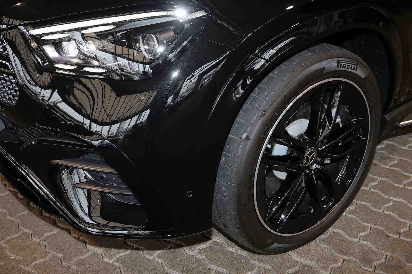 Mercedes-Benz GLE 580 4M AMG V8 Multikontursit Distro AHK Pano foto 3