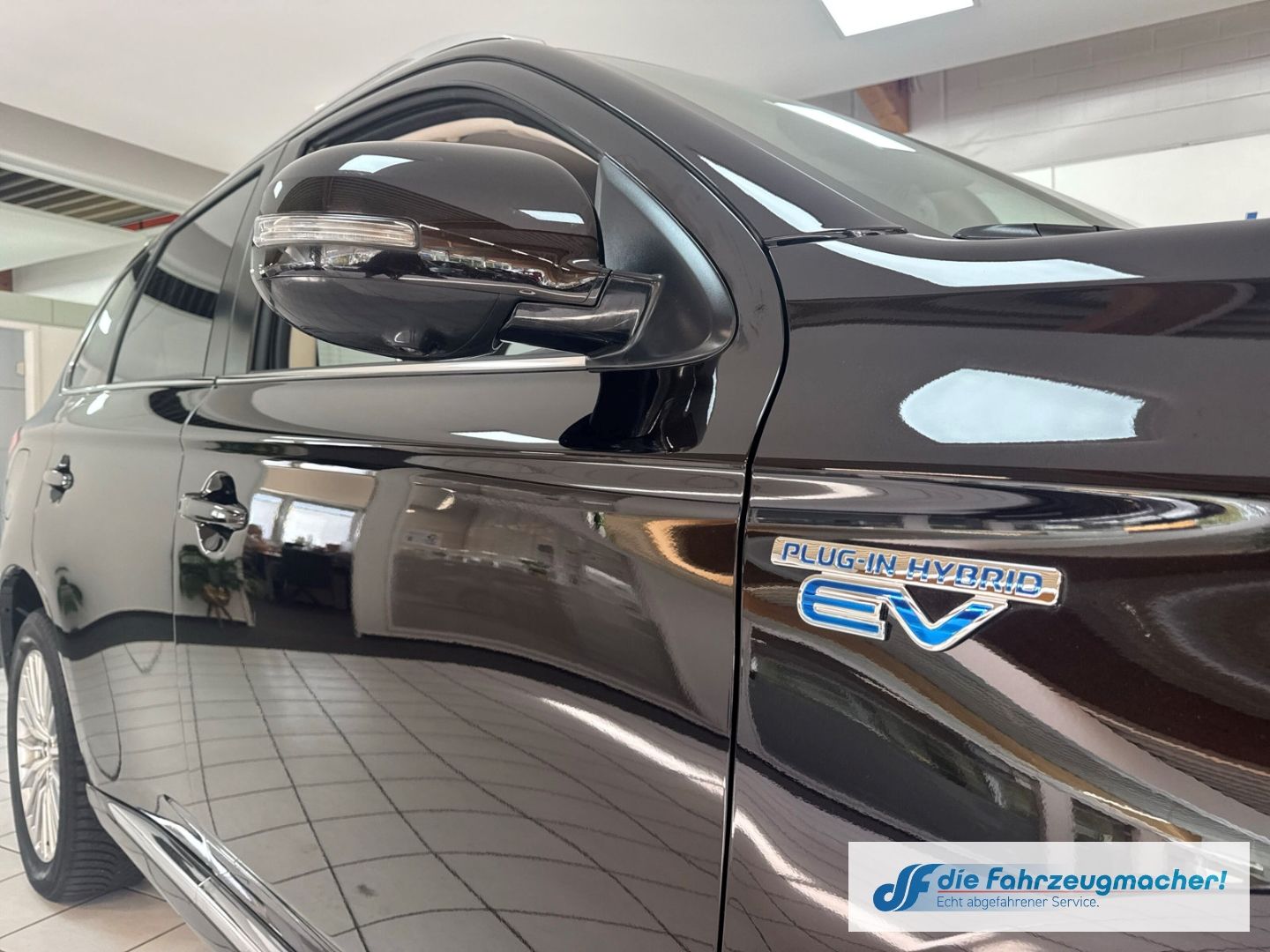 Fahrzeugabbildung Mitsubishi Outlander PHEV Plus 4WD StandHZG LED ACC El. Hec