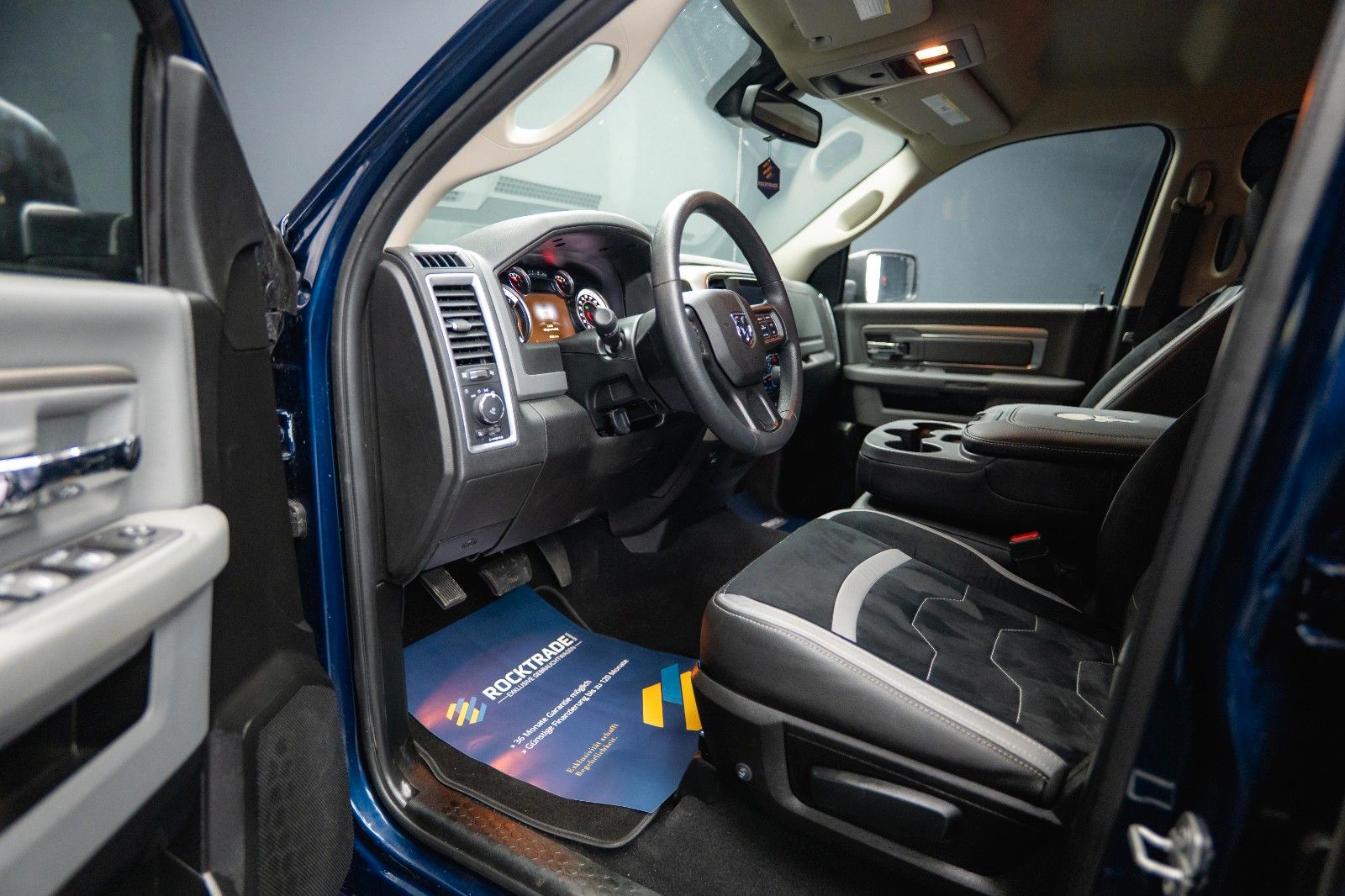 Fahrzeugabbildung Dodge RAM 5.7 V8 HEMI 4x4 OFFROAD Night Edition *19%*