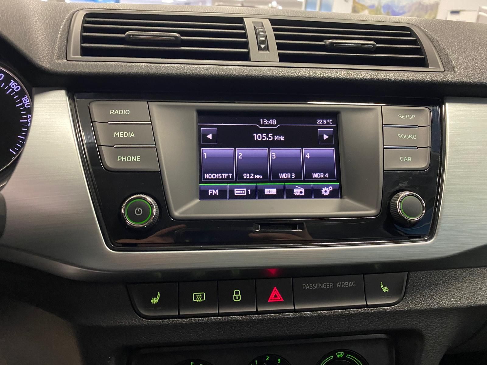 Fahrzeugabbildung SKODA Fabia 1.0 TSI DSG Ambition+Allwetter+PDC+1.Hand+